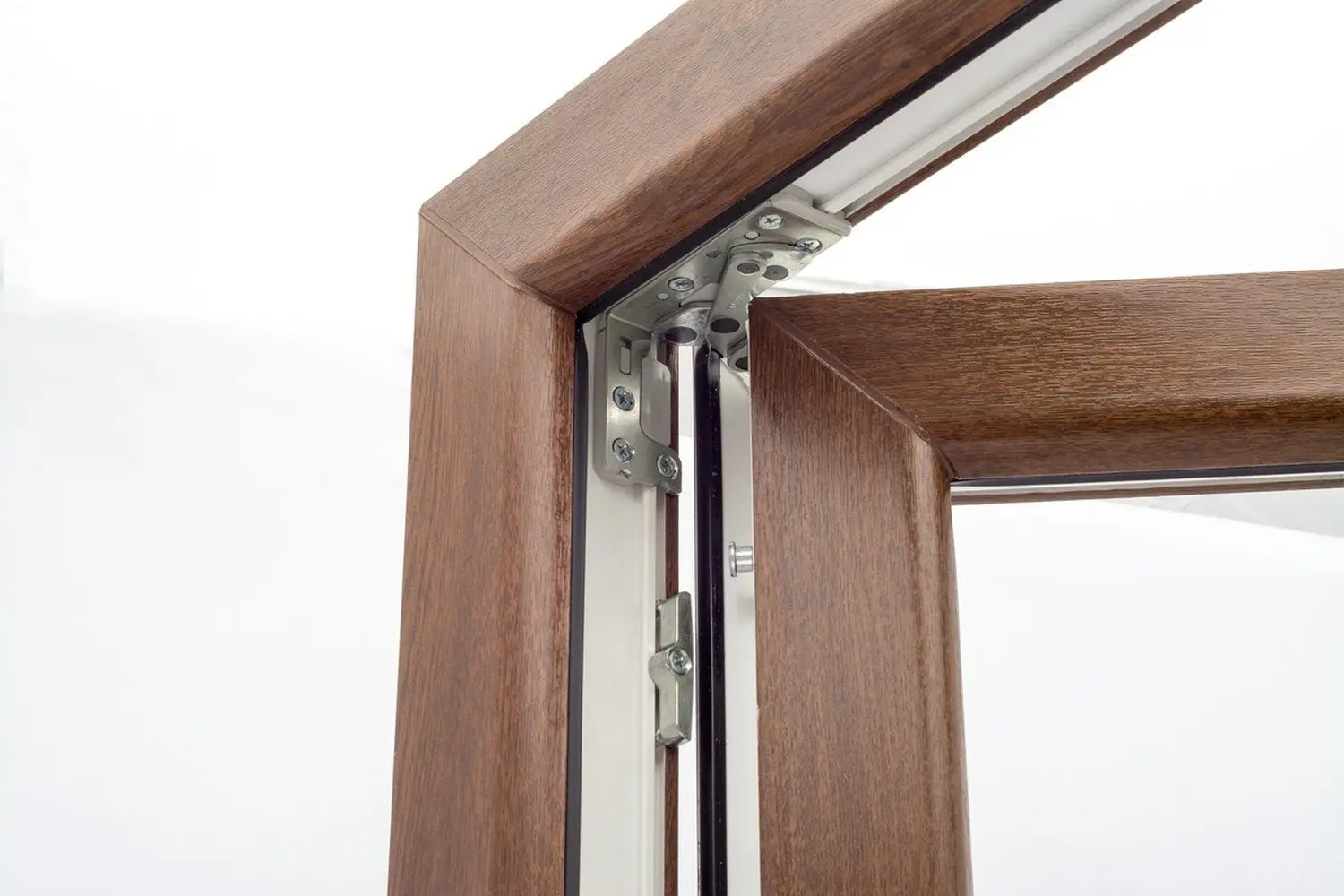AP Fensterbau, Verdecktliegnede Beschläge